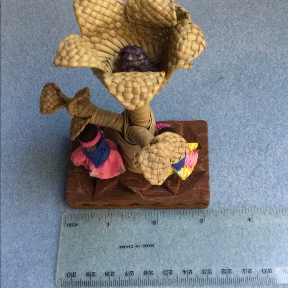 Vintage Tarahumara Hand Woven Yucca Flower with Wooden Figurines -Made in Mexico - Picture 7 of 11